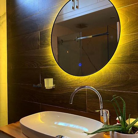 Lovely Loft 1-Bedroom In The Heart Of Тирана Екстер'єр фото