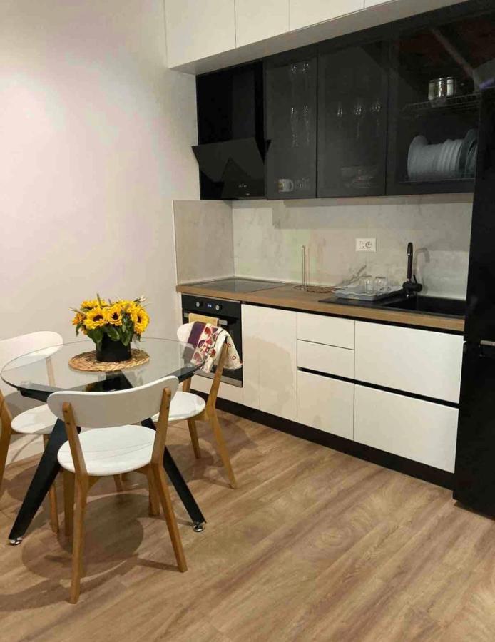 Lovely Loft 1-Bedroom In The Heart Of Тирана Екстер'єр фото